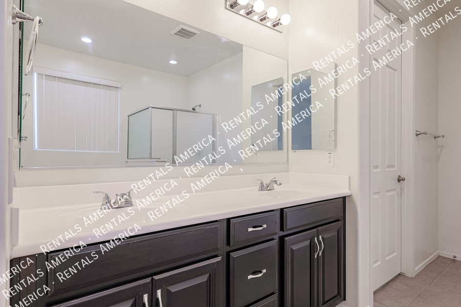 Building Photo - 15734 W McKinley St