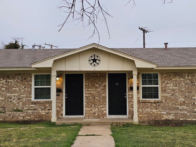 Primary Photo - Spacious 2BR Duplex in Fort Worth