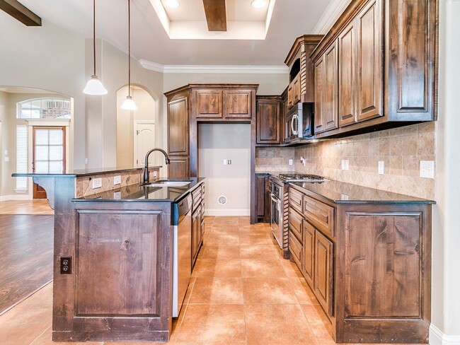 Building Photo - 4 Bedrooms/3Car/Edmond Schools -  Community Pool- Storm Shelter