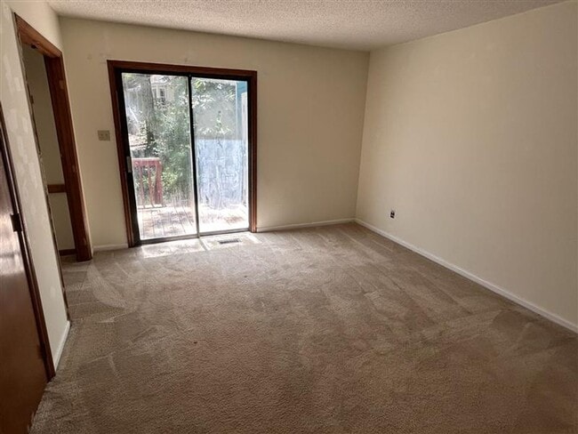Building Photo - 4 Bed | 2 Bath Townhouse near NCSU - MOVE ...