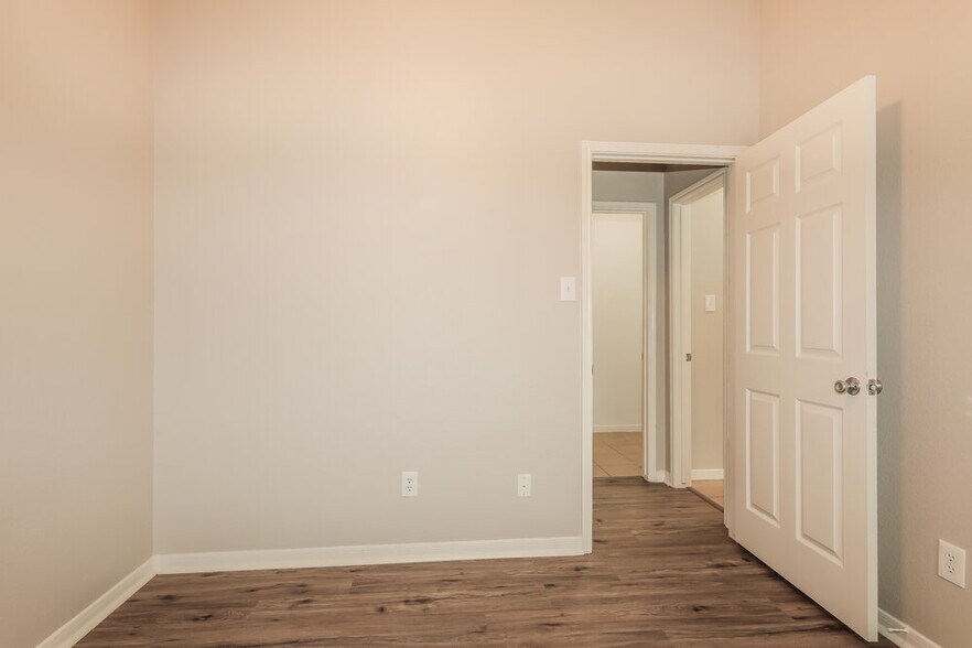 Building Photo - 10411 Lucky Ln