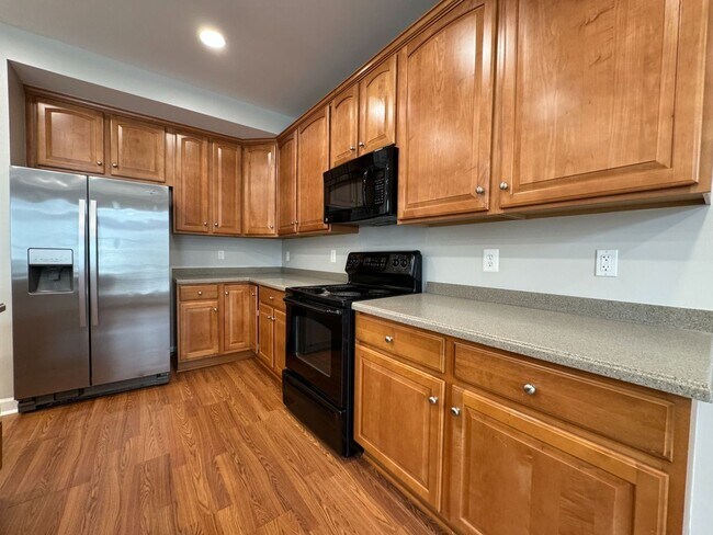 Building Photo - Stunning 3 Bed 2.5 Townhome In Amenity-Ric...