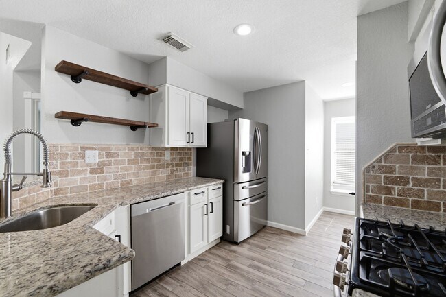 Building Photo - 1805 Whitebriar Dr