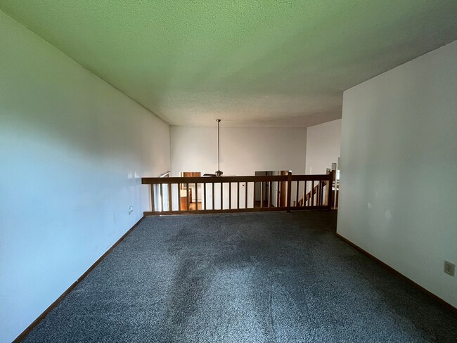 Building Photo - Don't pass up this corner lot unit with 3 ...
