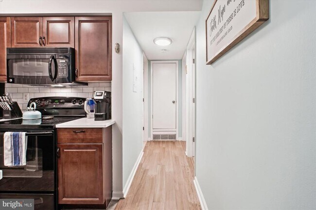 Building Photo - 8505 Barrington Ct