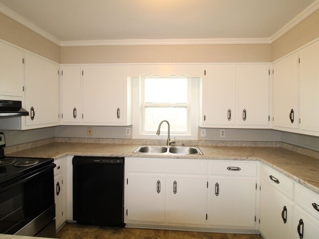 Building Photo - Rental with Country Setting!