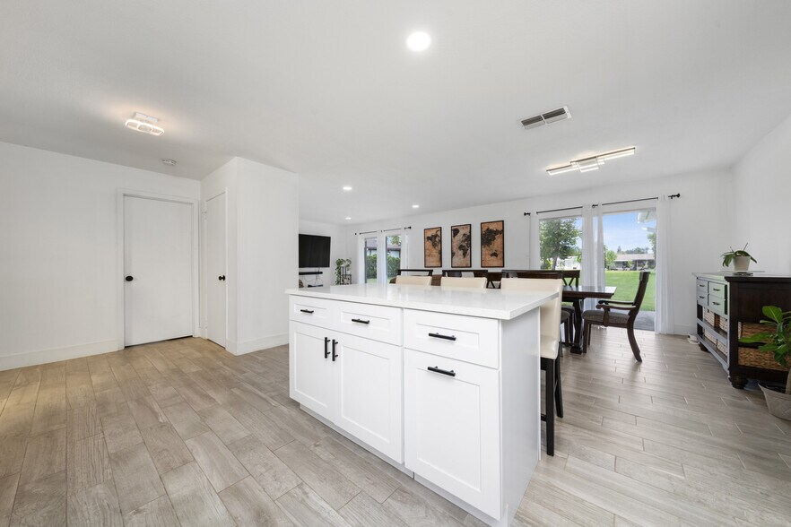 Building Photo - 10737 Larissa St