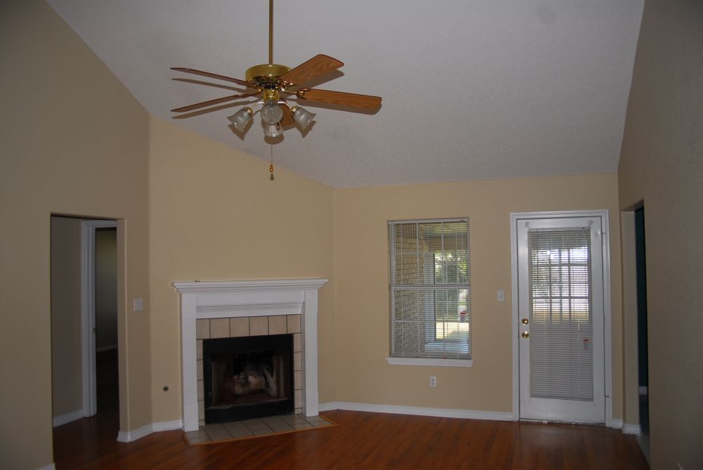 Building Photo - 14486 Williamsburg Dr