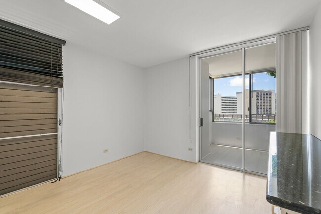Building Photo - The Barclay 2bd/2ba/1pkg