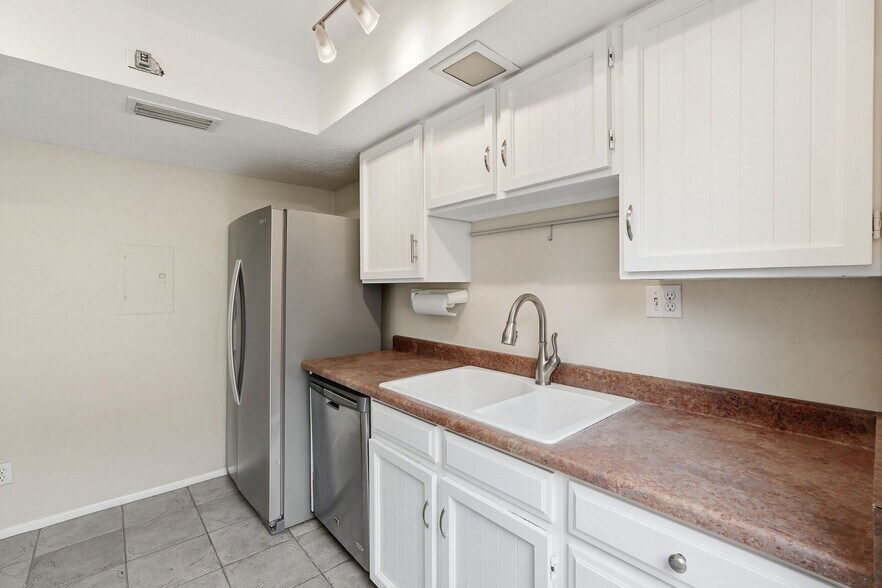 Building Photo - 31 W Pasadena Ave