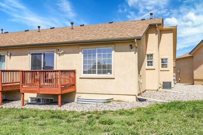 Building Photo - $1,750.00, 4 bed, 3 bath, located in Color...