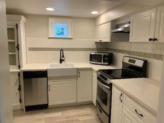 Building Photo - Huang Duplex