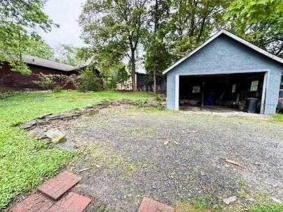 Building Photo - 327 Pleasant St