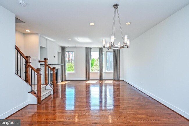 Building Photo - 8337 Looking Glass Way