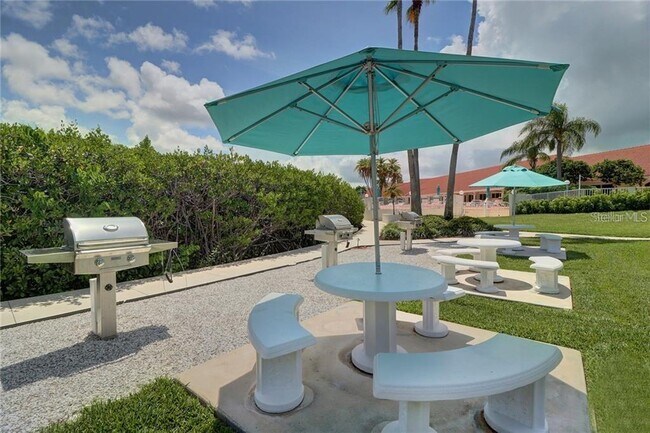 Building Photo - 7984 Sailboat Key Blvd S
