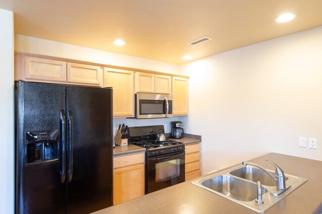 Building Photo - 627 N Bridge Dr