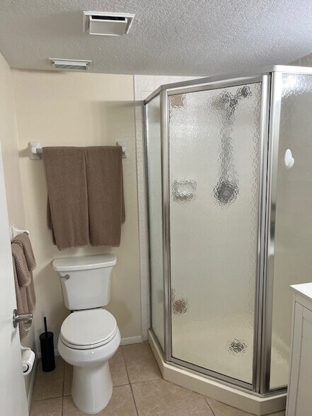 2nd bath - 26485 Rampart Blvd