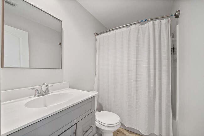 Building Photo - Modern Living in the Heart of Pleasant View Village!