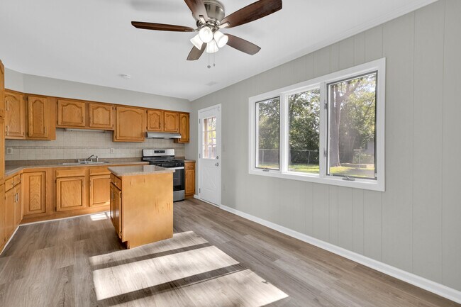 Building Photo - 4329 Whitehall Ln