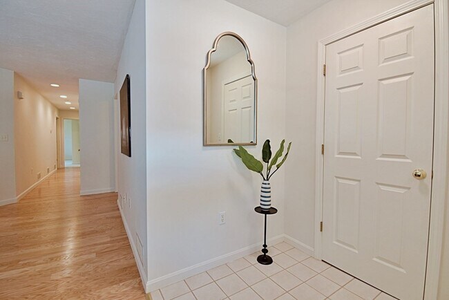 Building Photo - 19 Ptarmigan Dr