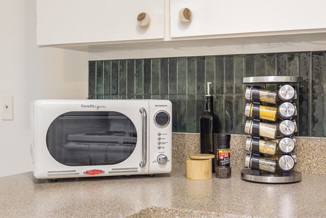 Building Photo - 6630 SW Capitol Hwy