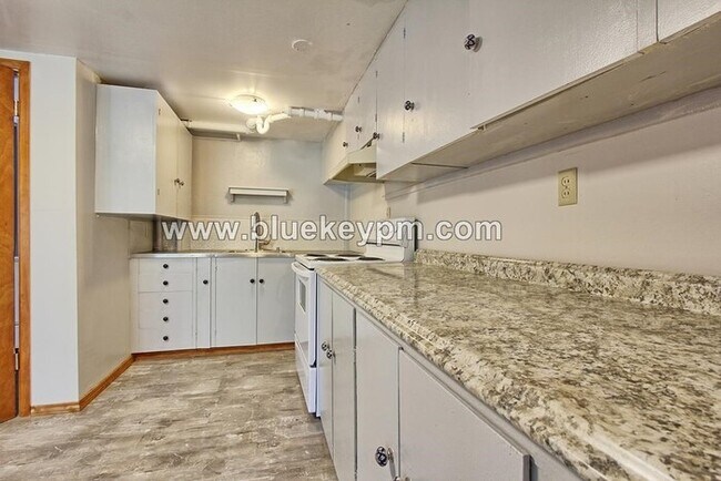 Building Photo - Spacious 3 Bed, 1 Bath Daylight Basement Apartment in Markham