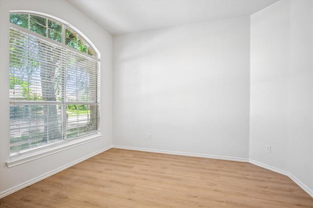 Building Photo - 1700 Bur Oak Dr