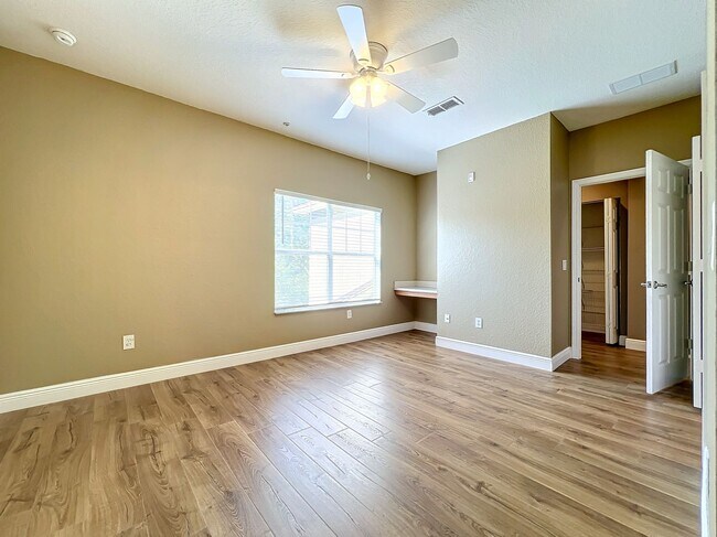 Building Photo - LUXURY 3 Bedroom / 2 Bath Townhome in a ga...