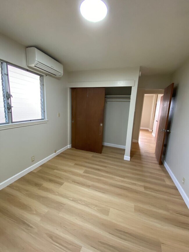 Building Photo - 843 21st Ave