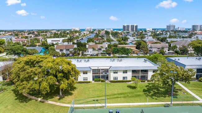 Building Photo - 3020 Florida Blvd
