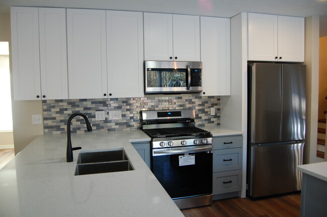 Kitchen - 3075 Chartwell Ct