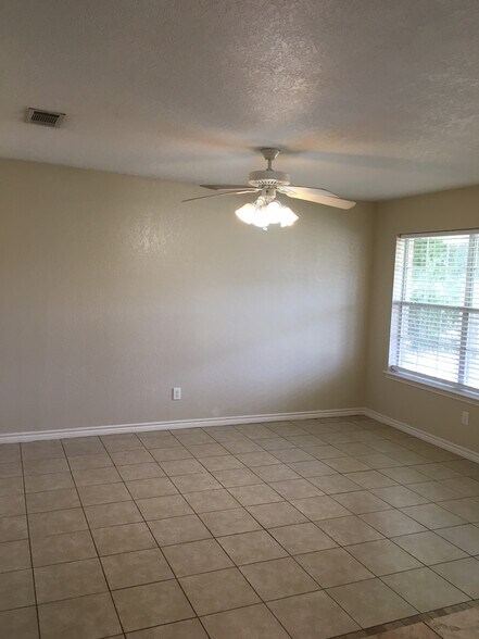 Building Photo - 149 Satch Dr
