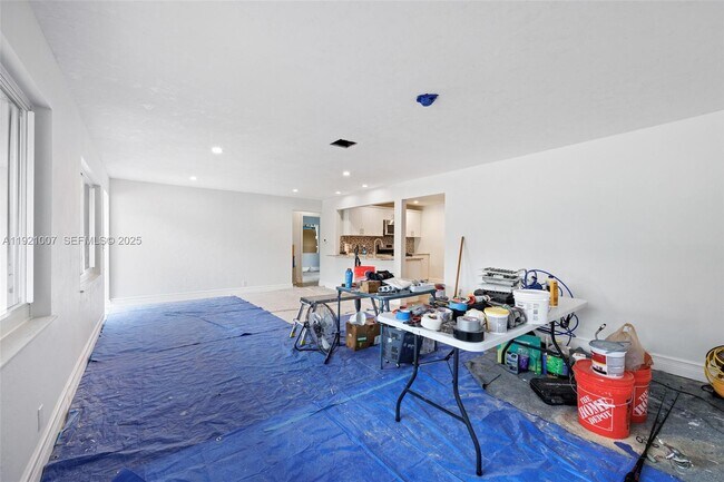 Building Photo - 112 Milton St