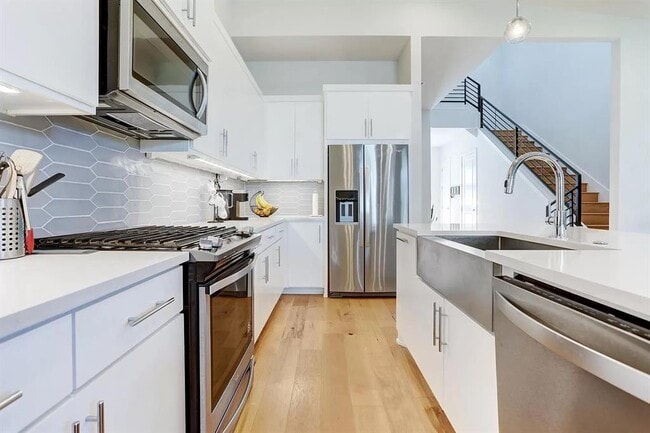 Building Photo - 7008 Zachary Dr