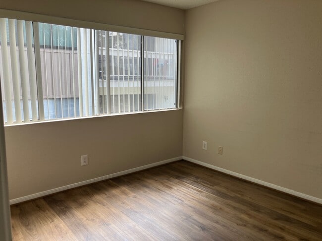 Building Photo - 12100 Melville Dr