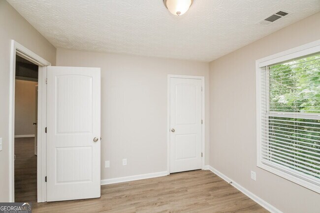 Building Photo - 8162 Brookbend Dr