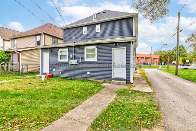 Building Photo - 510 N Beville Ave
