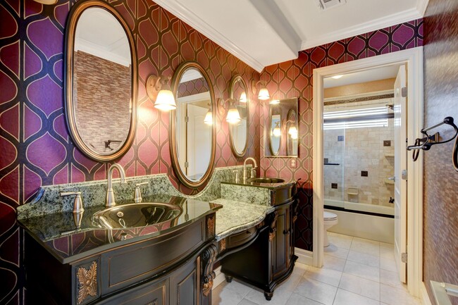 Building Photo - Guard-Gated Golf Course Living on the 14th Green!