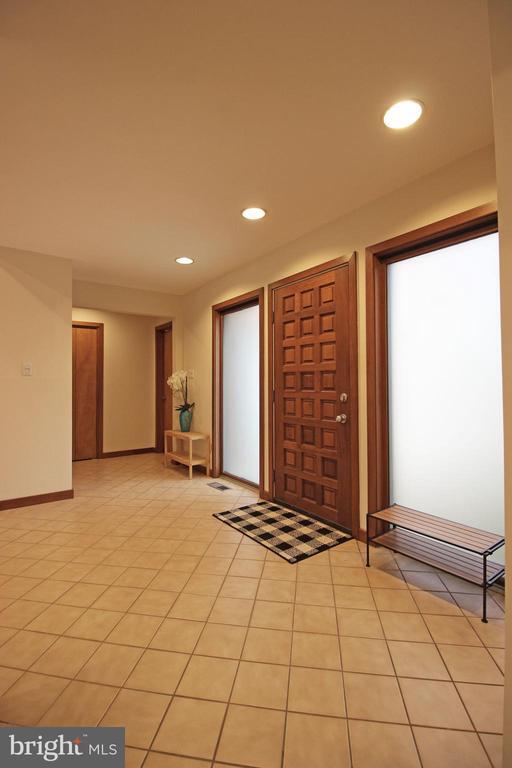 Building Photo - 6872 Melrose Dr