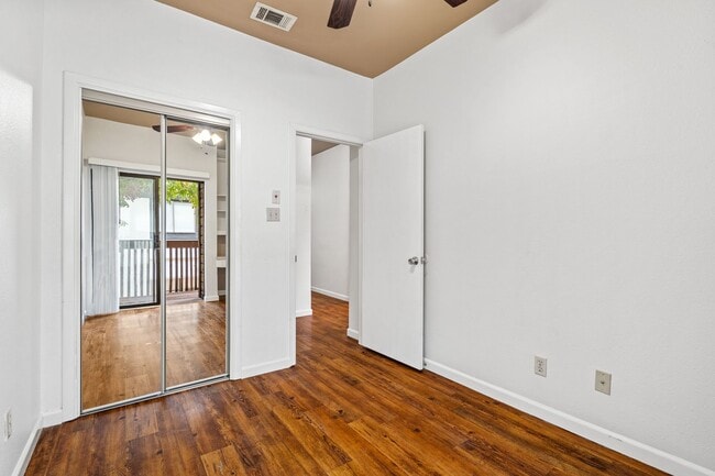 Building Photo - PARK PLACE - ACROSS FROM DKR STADIUM - 1BD / 1BA With Study - WOOD FLOORS - W/D - $1200