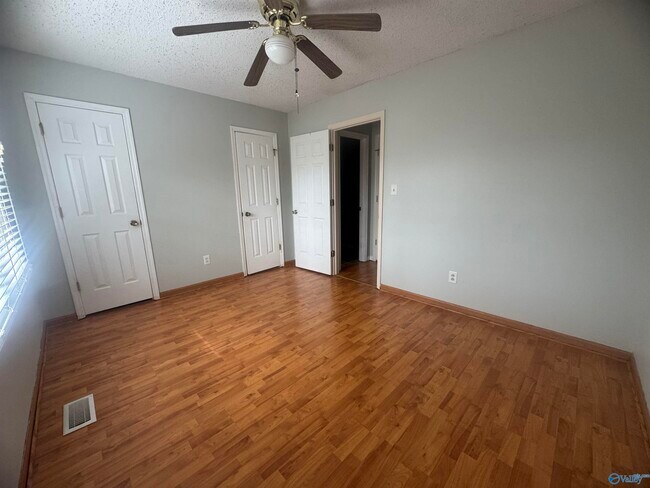 Building Photo - 210 Marinawoods Dr SE