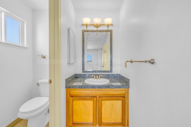 Building Photo - 143 Seal Ct