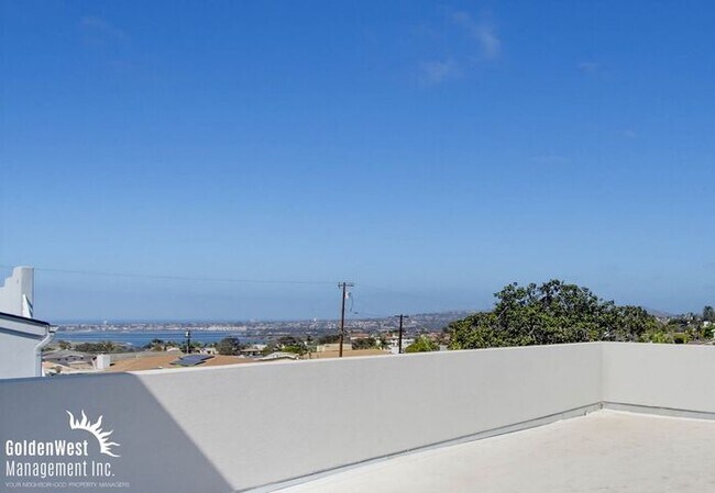 Building Photo - Beautifully Updated 1Bdm 1Ba Apartment with Private Rooftop Deck & Stunning Views!