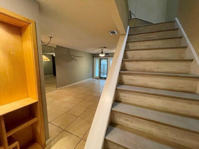 Building Photo - 2-bedroom 2 full bathroom condo in desirab...