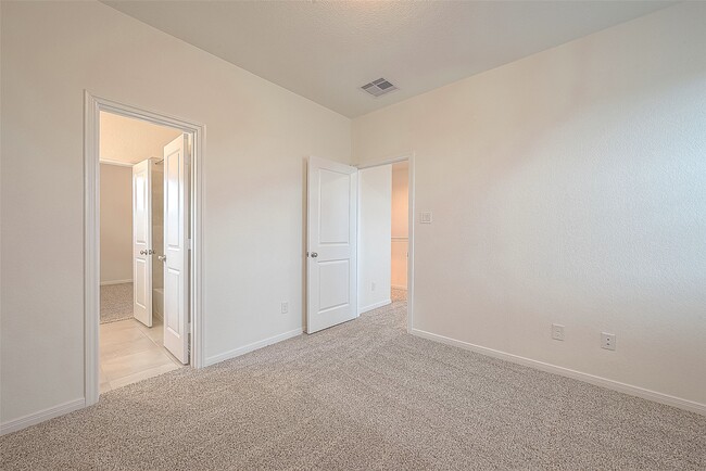 Building Photo - 628 Silver Pear Ct