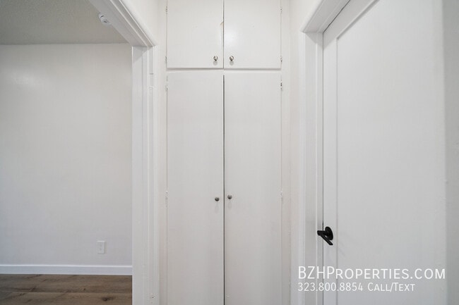 Building Photo - 7209 Willoughby Ave