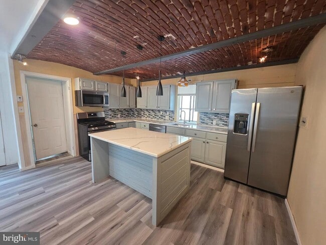 Building Photo - 522 Kuser Rd