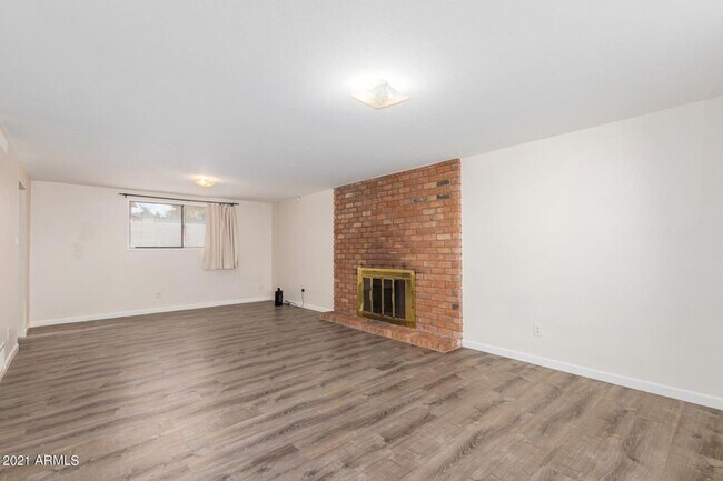 Building Photo - Great home in best ASU student neighborhood around campus