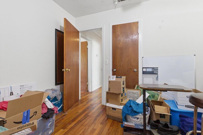 Building Photo - 1734 W Tharpe St