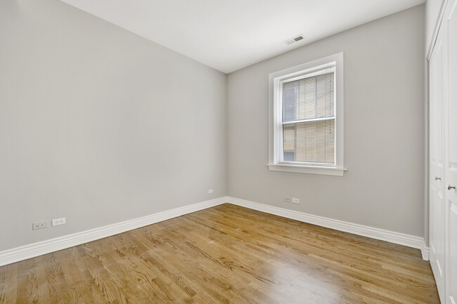 Building Photo - 4337 N Troy St